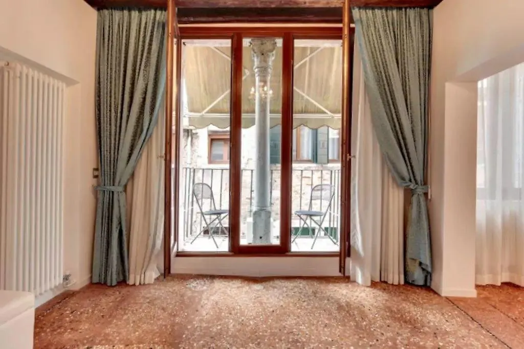 Ca' Giorgia Venice Apartment With Balcony Italy