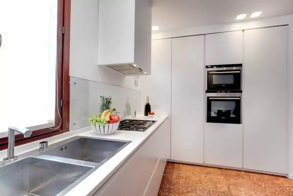Ca' Giorgia Venice Apartment With Balcony Italy